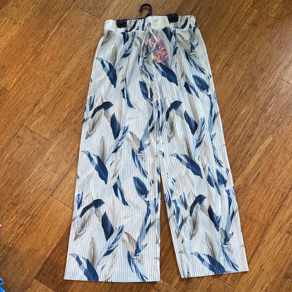 Flowy Blue and White Patterned Pants